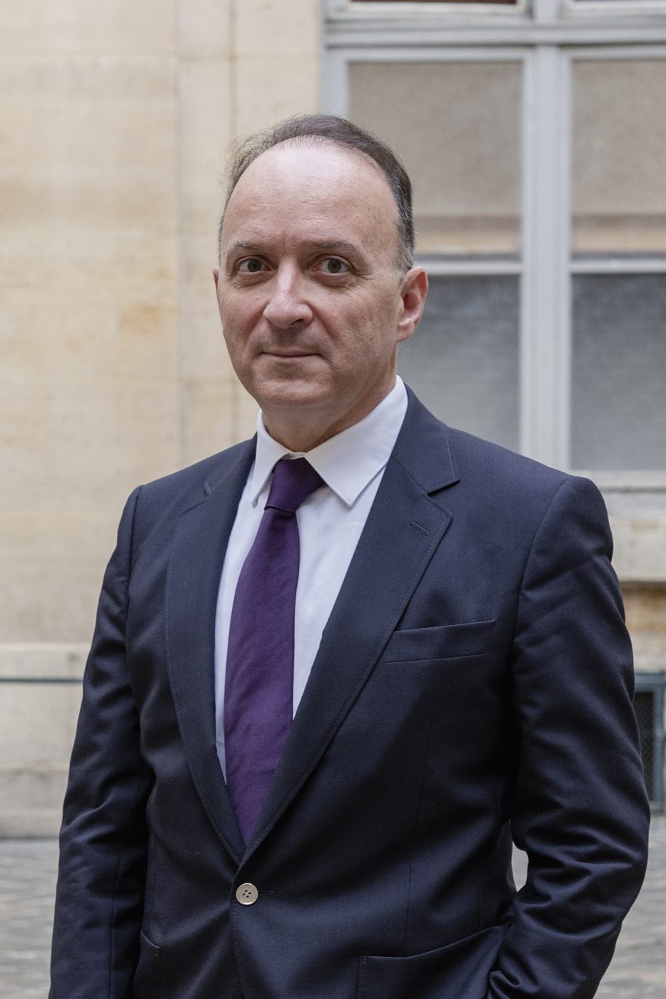 Stéphane Braconnier dans la cour de l'université